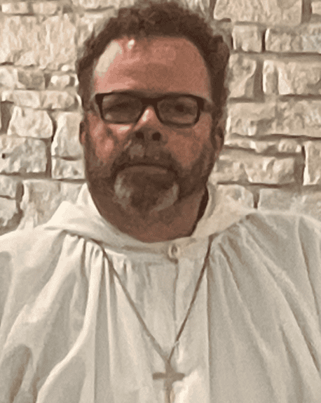 Clergy member in white robes at St. Thomas Episcopal Church.